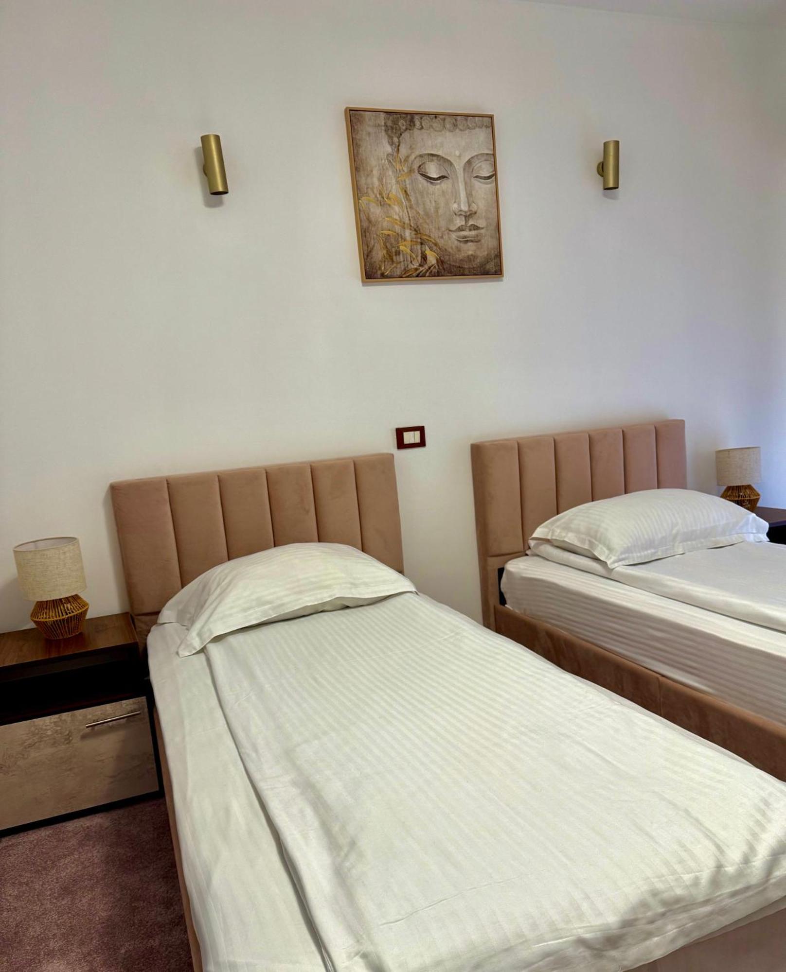 Hotel Palace Тыргу-Жиу Экстерьер фото