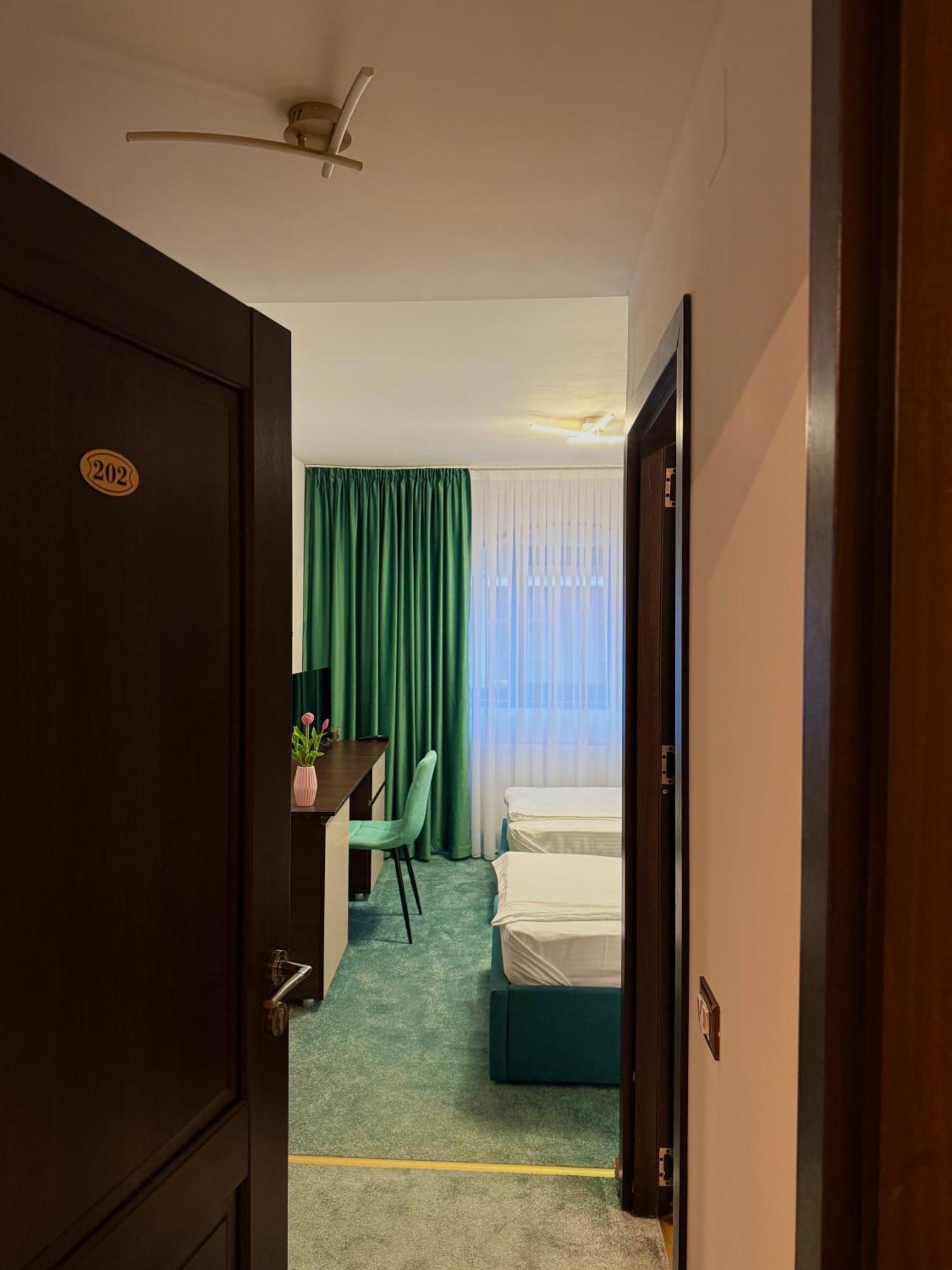 Hotel Palace Тыргу-Жиу Экстерьер фото