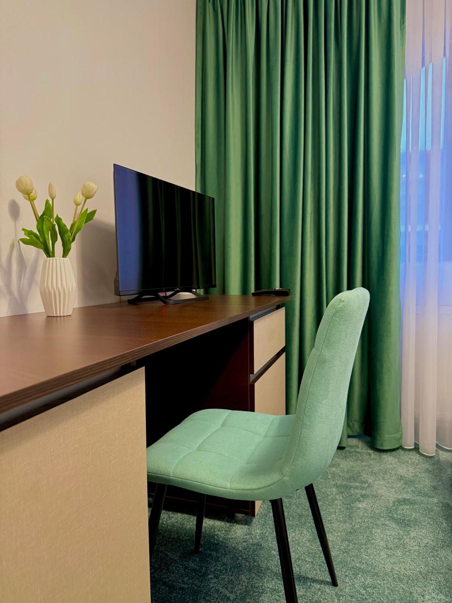 Hotel Palace Тыргу-Жиу Экстерьер фото