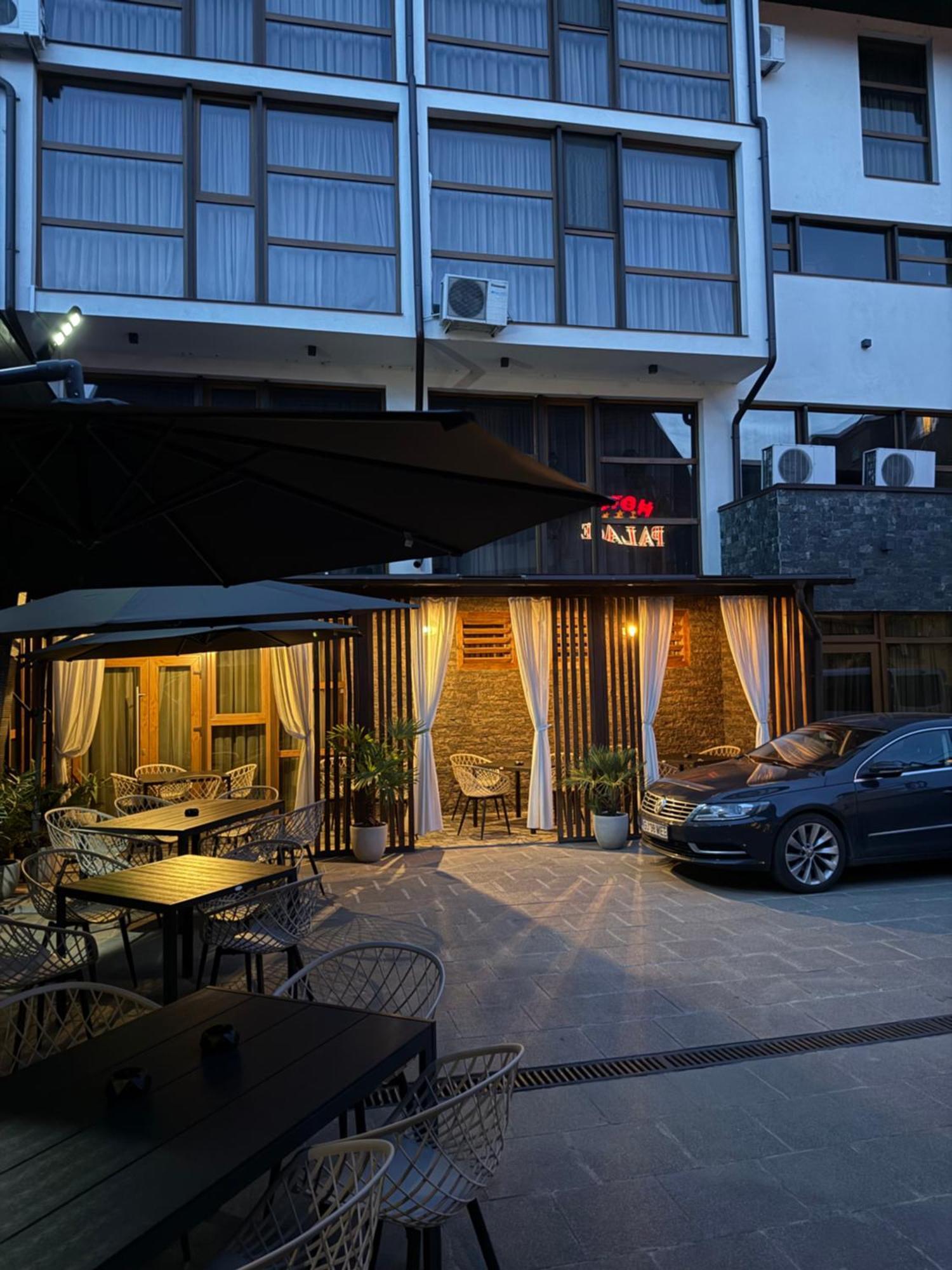 Hotel Palace Тыргу-Жиу Экстерьер фото