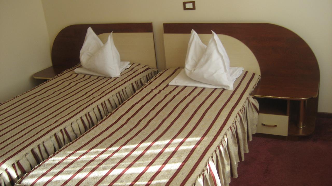 Hotel Palace Тыргу-Жиу Экстерьер фото