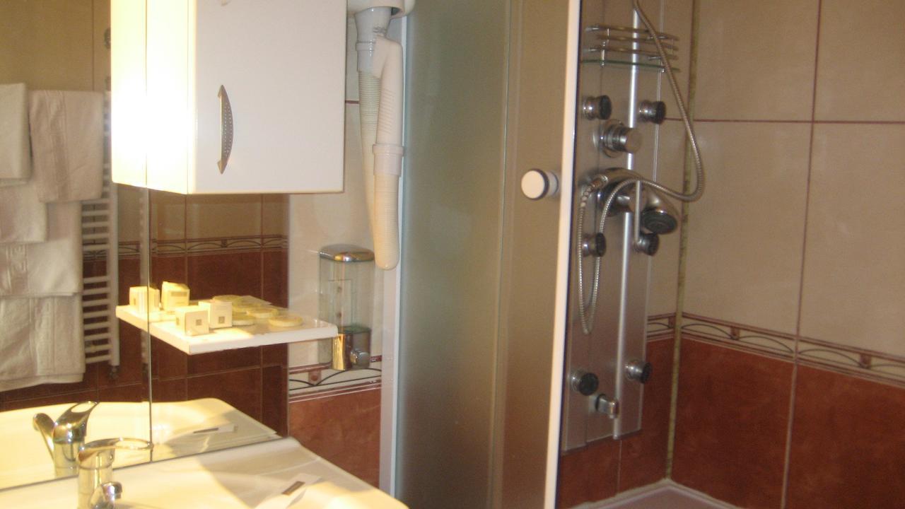 Hotel Palace Тыргу-Жиу Номер фото