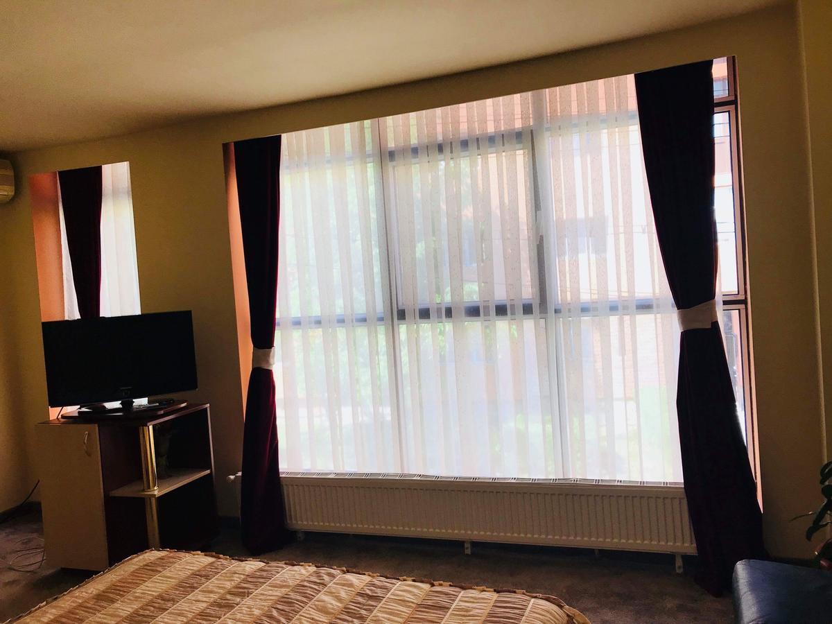 Hotel Palace Тыргу-Жиу Экстерьер фото