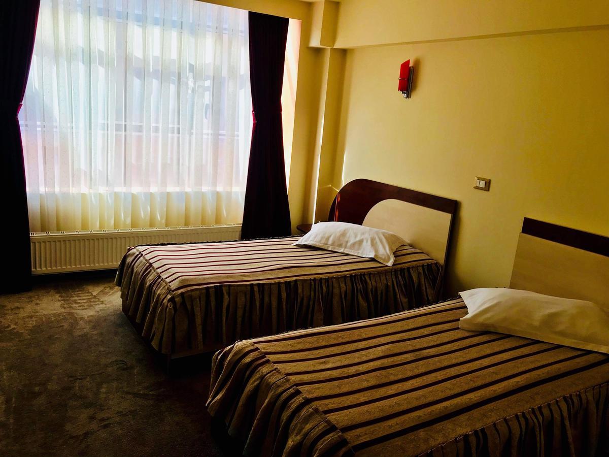 Hotel Palace Тыргу-Жиу Экстерьер фото